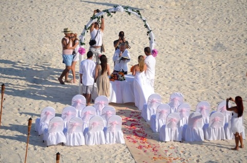 浜辺の結婚式